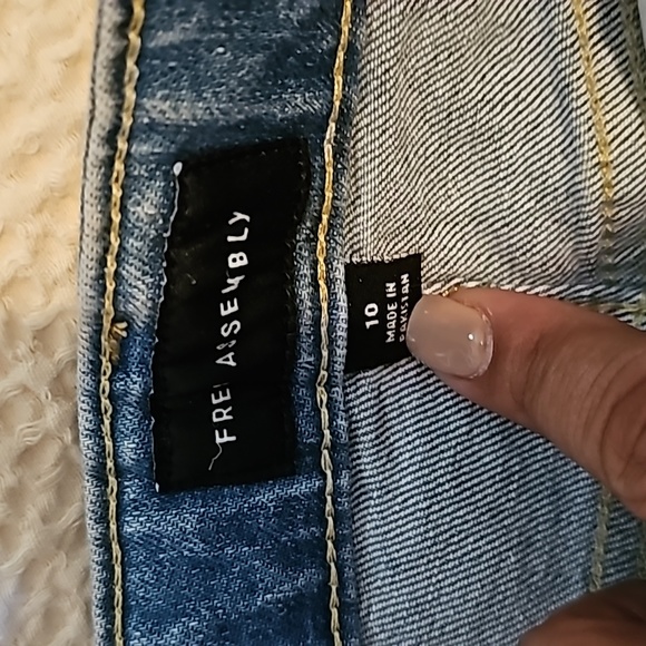 Free Assembly Skinny Boy's Jeans - Picture 4 of 6